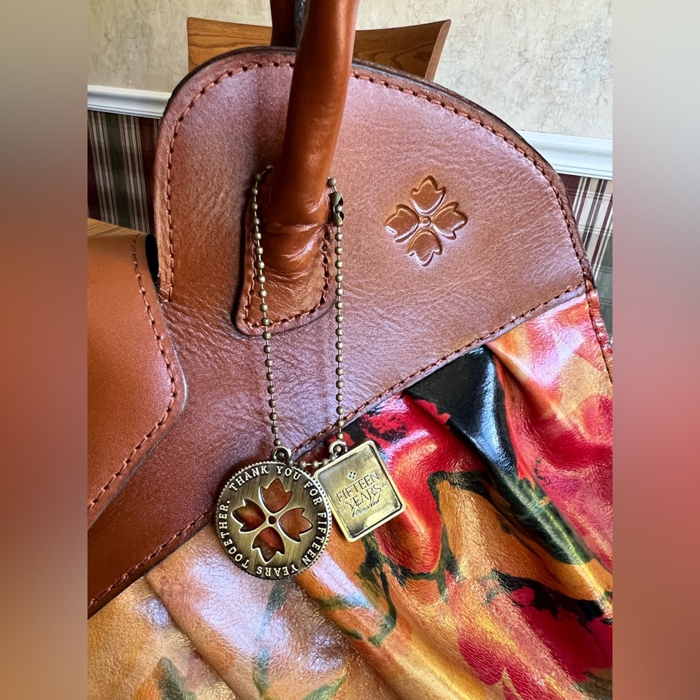 NWT Patricia Nash 15 Year Anniversary Spring Floral Lione leather shoulder bag - Picture 6 of 14